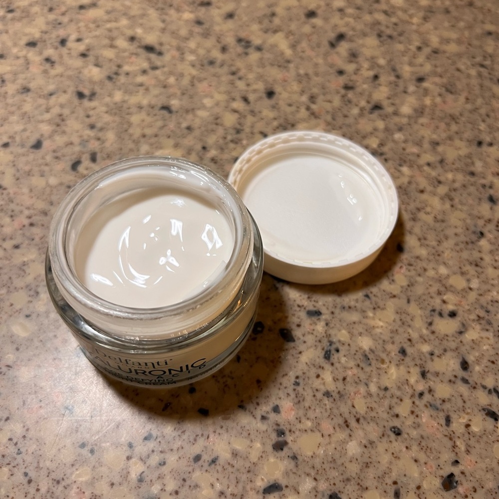 Hyaluronic Acid Night Cream - White - Picture 5 of 5
